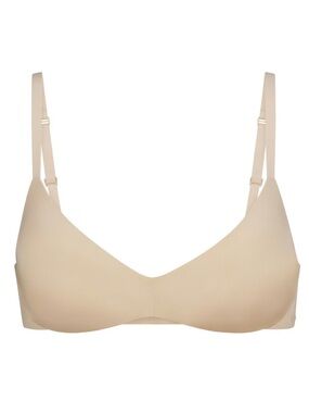 SKIMS Wireless Form Push-Up Plunge Bra